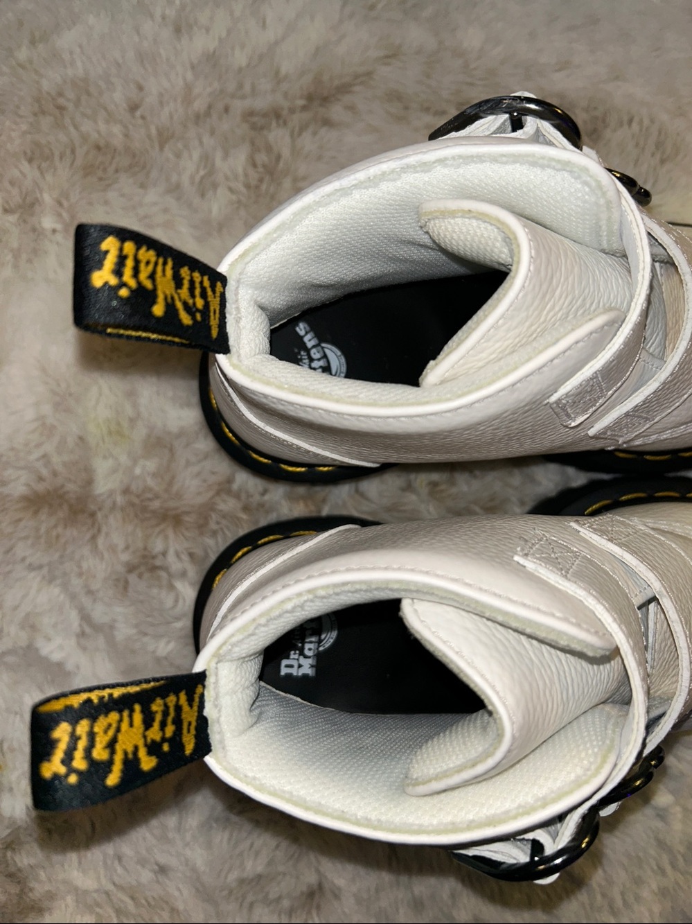 🤍NWOB Dr. Martens Devon Heart Boots WHITE Women’s Size 7🤍 - Picture 6 of 10